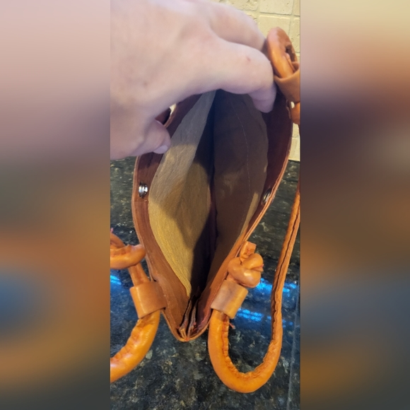 Vintage Tooled/Embossed Tan Leather Purse - Picture 11 of 13